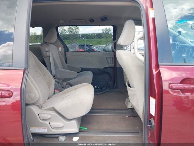 2017 TOYOTA SIENNA LE 8 PASSENGER 8