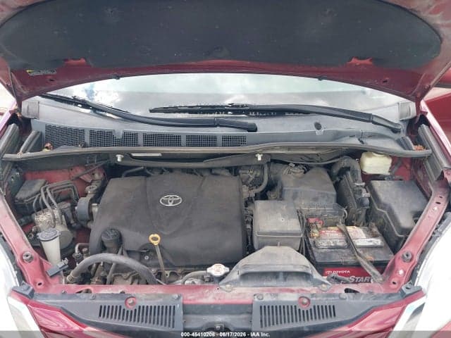 2017 TOYOTA SIENNA LE 8 PASSENGER 10
