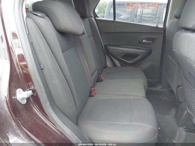 2021 CHEVROLET TRAX AWD LS 8