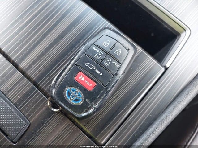 2023 TOYOTA SIENNA PLATINUM 11