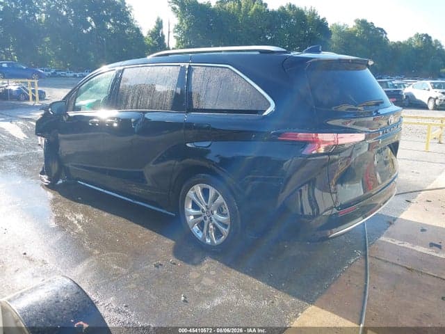 2023 TOYOTA SIENNA PLATINUM 3