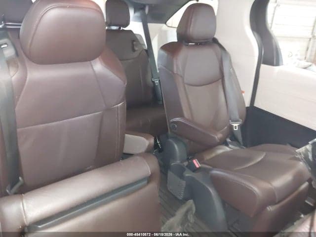 2023 TOYOTA SIENNA PLATINUM 8