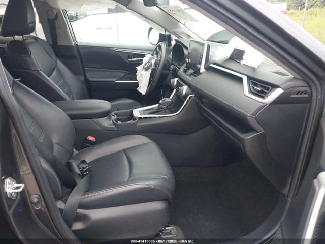 2020 TOYOTA RAV4 XLE PREMIUM 5