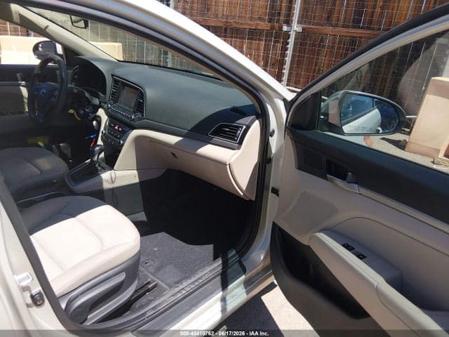 2017 HYUNDAI ELANTRA SE 5