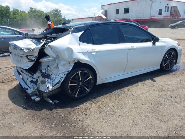 2020 TOYOTA CAMRY XSE 4