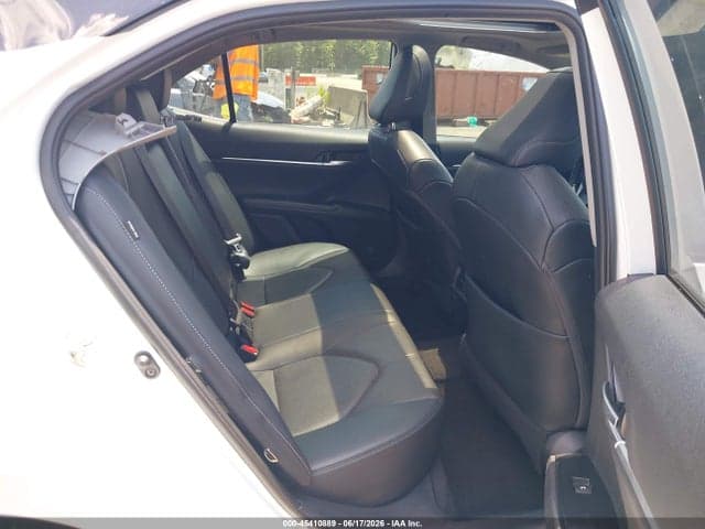 2020 TOYOTA CAMRY XSE 8