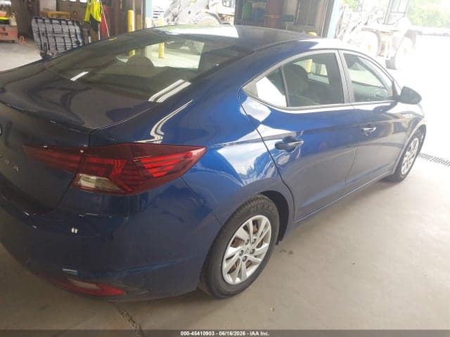 2020 HYUNDAI ELANTRA SE 4