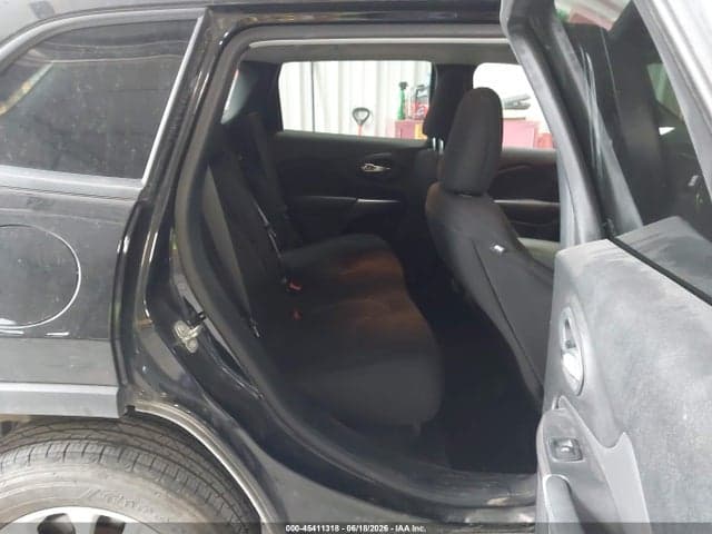 2021 JEEP CHEROKEE LATITUDE 4X4 8