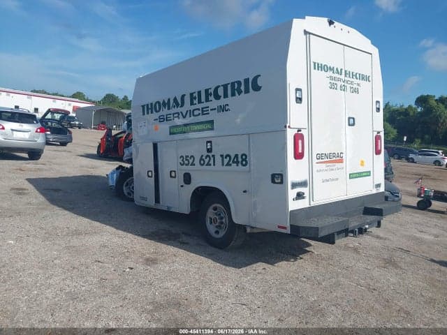 2025 GMC SAVANA CUTAWAY WORK VAN 3