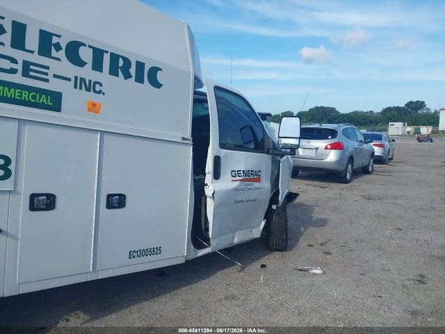 2025 GMC SAVANA CUTAWAY WORK VAN 6