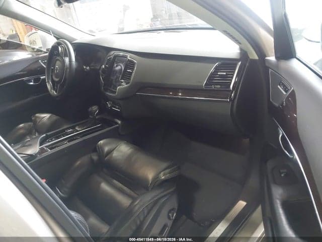 2017 VOLVO XC90 T6 5