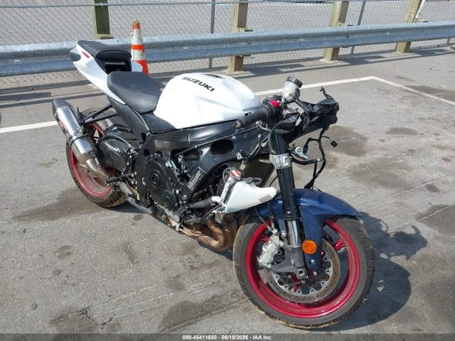 2024 SUZUKI GSX-R600 - 1