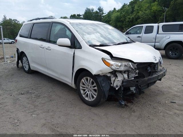 2017 TOYOTA SIENNA XLE PREMIUM 8 PASSENGER 1