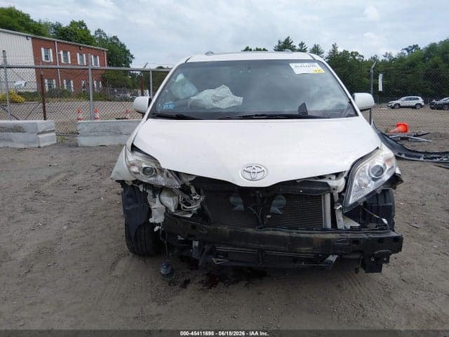 2017 TOYOTA SIENNA XLE PREMIUM 8 PASSENGER 13