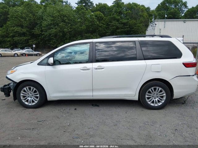2017 TOYOTA SIENNA XLE PREMIUM 8 PASSENGER 15