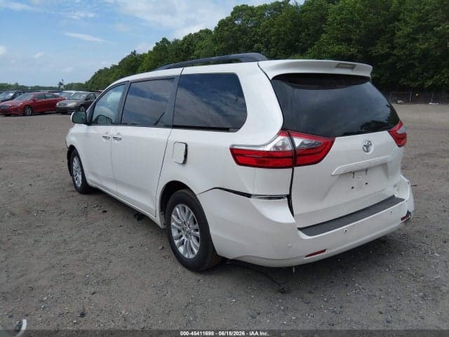 2017 TOYOTA SIENNA XLE PREMIUM 8 PASSENGER 3