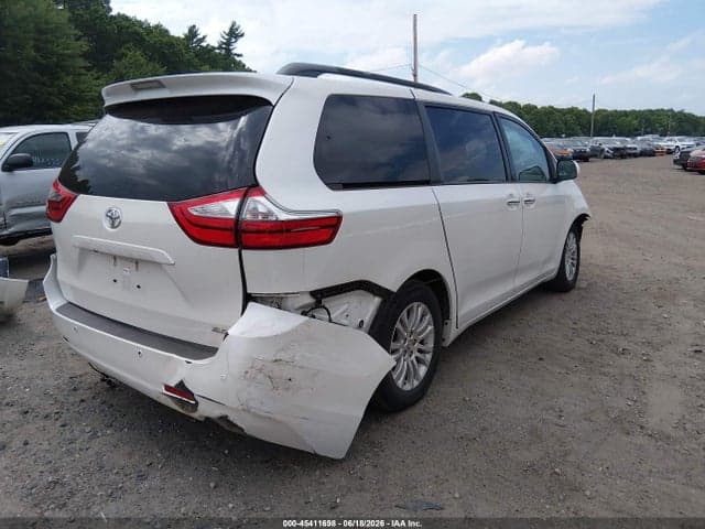 2017 TOYOTA SIENNA XLE PREMIUM 8 PASSENGER 4