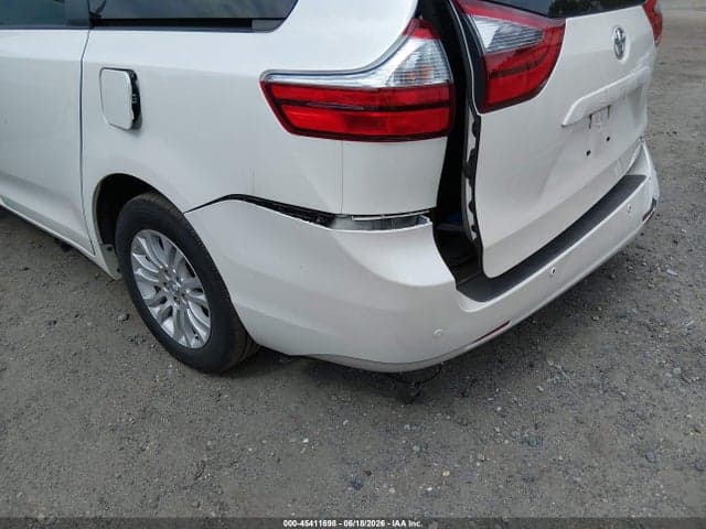 2017 TOYOTA SIENNA XLE PREMIUM 8 PASSENGER 6