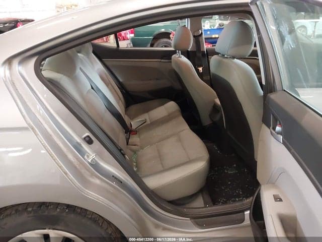 2017 HYUNDAI ELANTRA SE 8