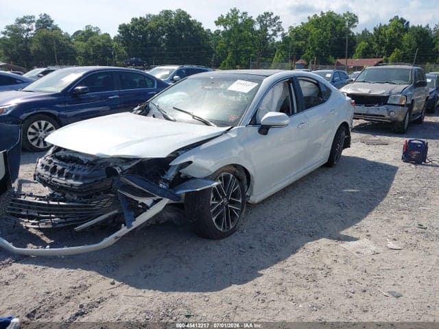 2025 TOYOTA CAMRY XLE 2