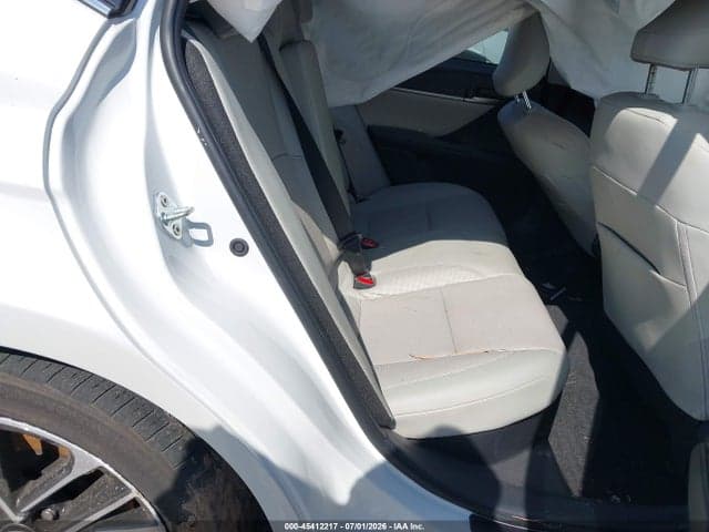 2025 TOYOTA CAMRY XLE 8