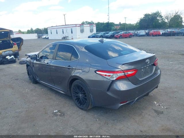 2020 TOYOTA CAMRY SE 3