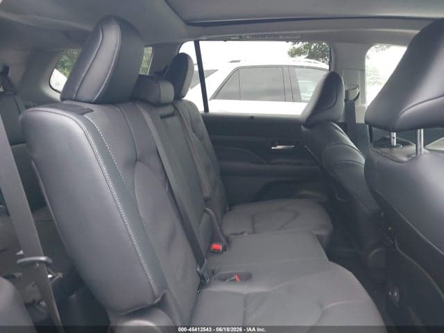 2026 TOYOTA GRAND HIGHLANDER LIMITED 8