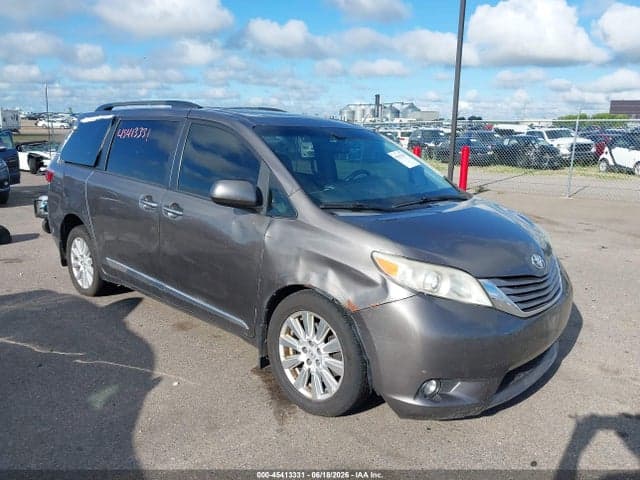 2017 TOYOTA SIENNA XLE 7 PASSENGER - 1