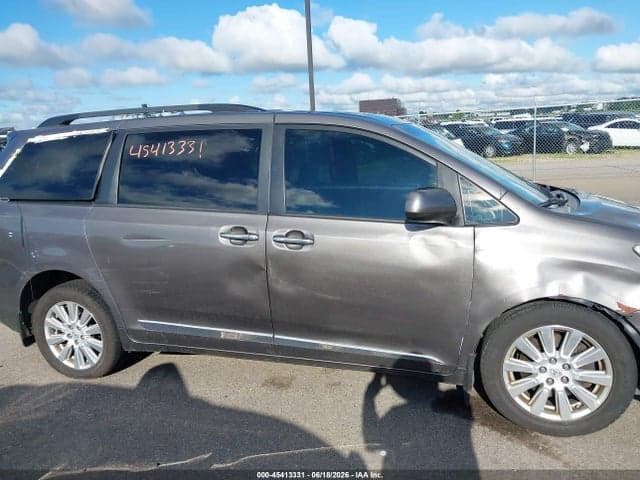 2017 TOYOTA SIENNA XLE 7 PASSENGER 13