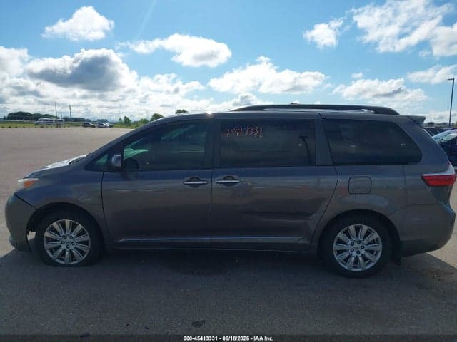 2017 TOYOTA SIENNA XLE 7 PASSENGER 14