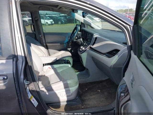 2017 TOYOTA SIENNA XLE 7 PASSENGER 5