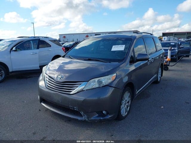 2017 TOYOTA SIENNA XLE 7 PASSENGER 6