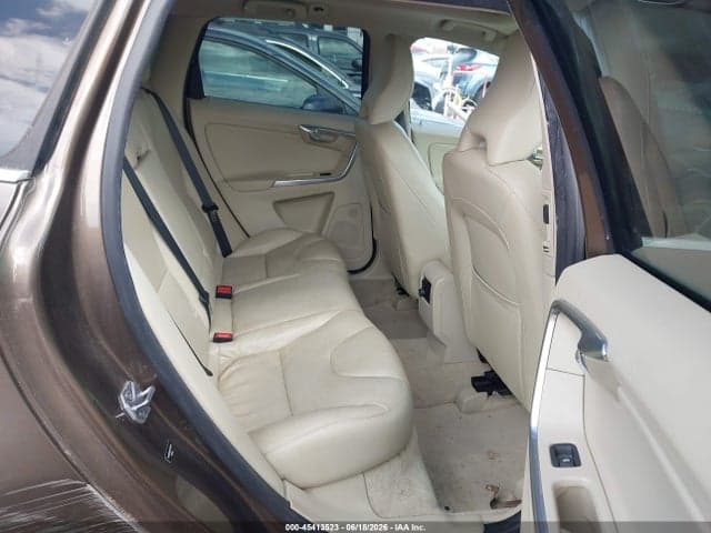 2015 VOLVO XC60 T6 8