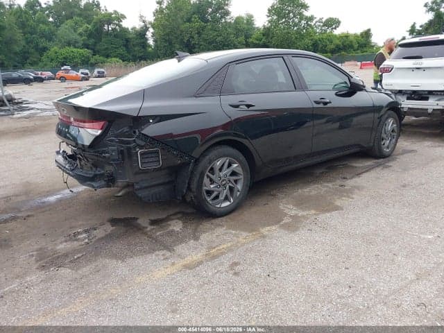 2024 HYUNDAI ELANTRA SEL 4
