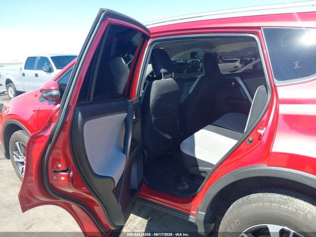 2017 TOYOTA RAV4 XLE 8
