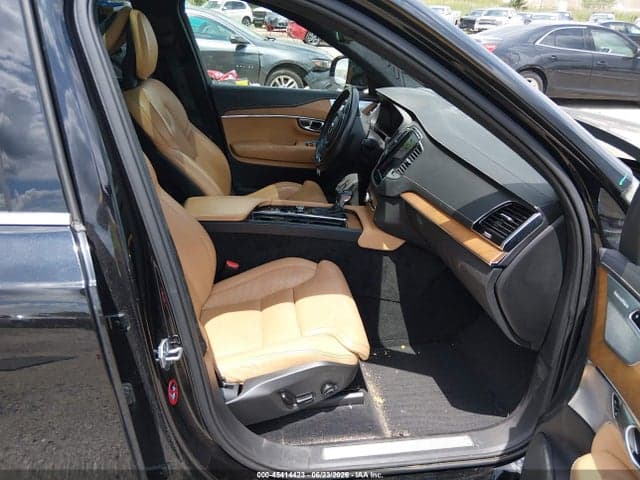 2018 VOLVO XC90 T6 6