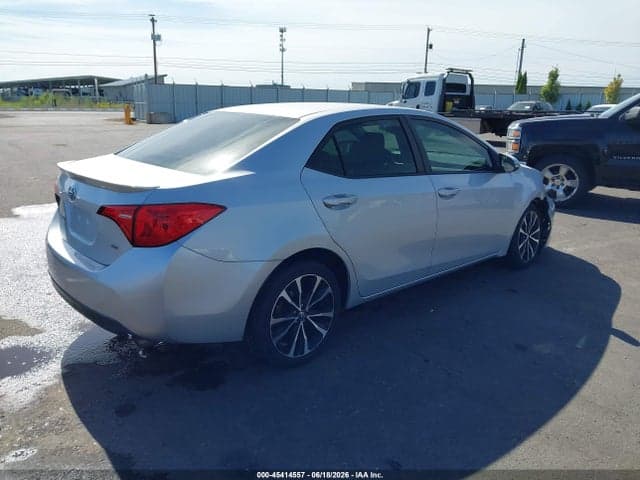 2017 TOYOTA COROLLA SE 4