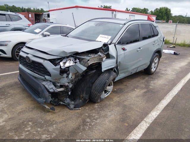 2021 TOYOTA RAV4 XLE 2