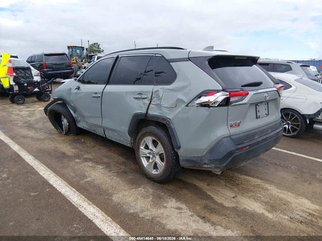 2021 TOYOTA RAV4 XLE 3