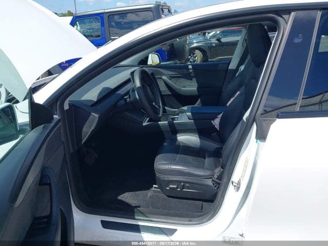 2026 TESLA MODEL Y 6