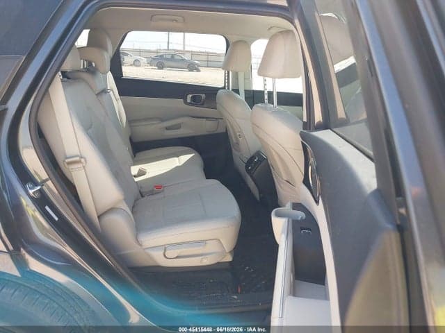 2023 KIA SORENTO S 8