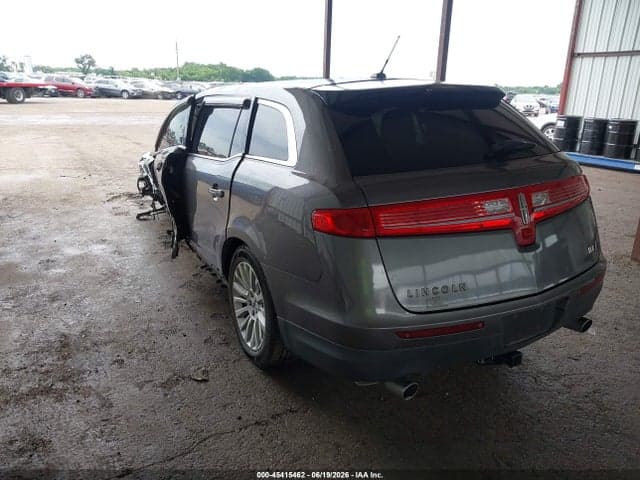2010 LINCOLN MKT 3