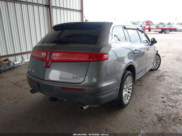 2010 LINCOLN MKT 4