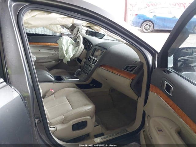 2010 LINCOLN MKT 5