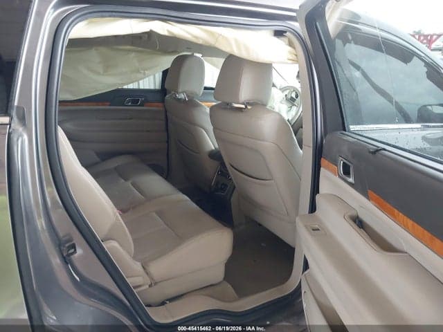 2010 LINCOLN MKT 8
