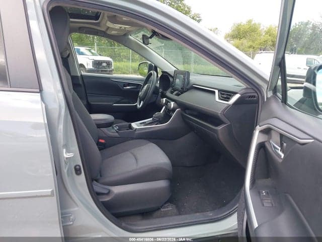 2020 TOYOTA RAV4 XLE 5
