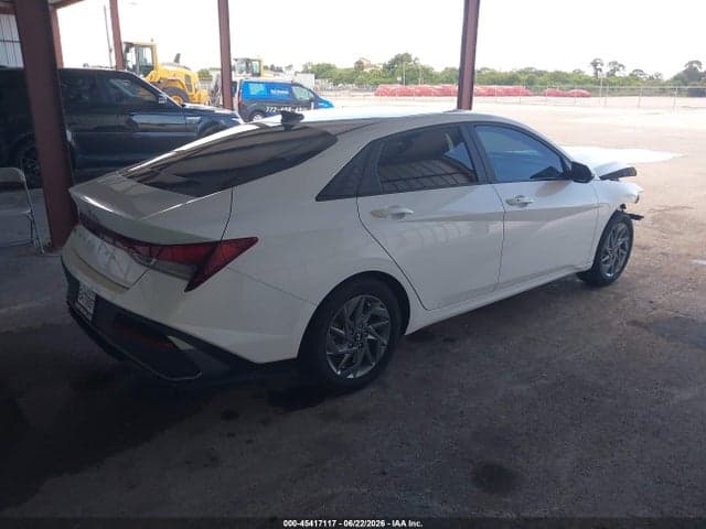 2024 HYUNDAI ELANTRA SEL 4