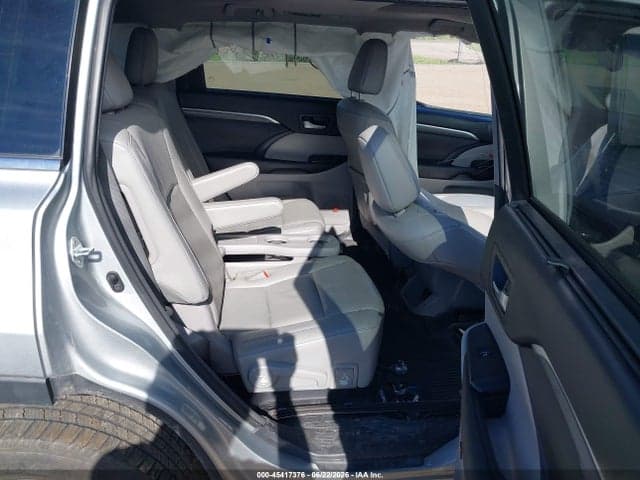 2017 TOYOTA HIGHLANDER LIMITED 8