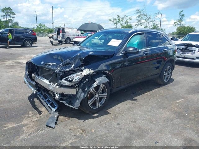 2017 MERCEDES-BENZ GLC 300 2