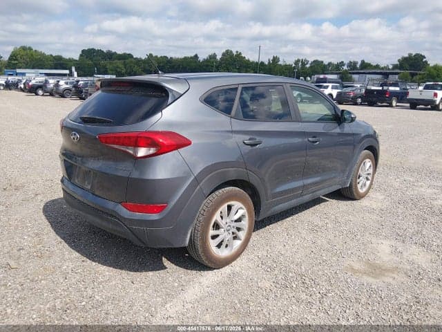 2018 HYUNDAI TUCSON SE 4
